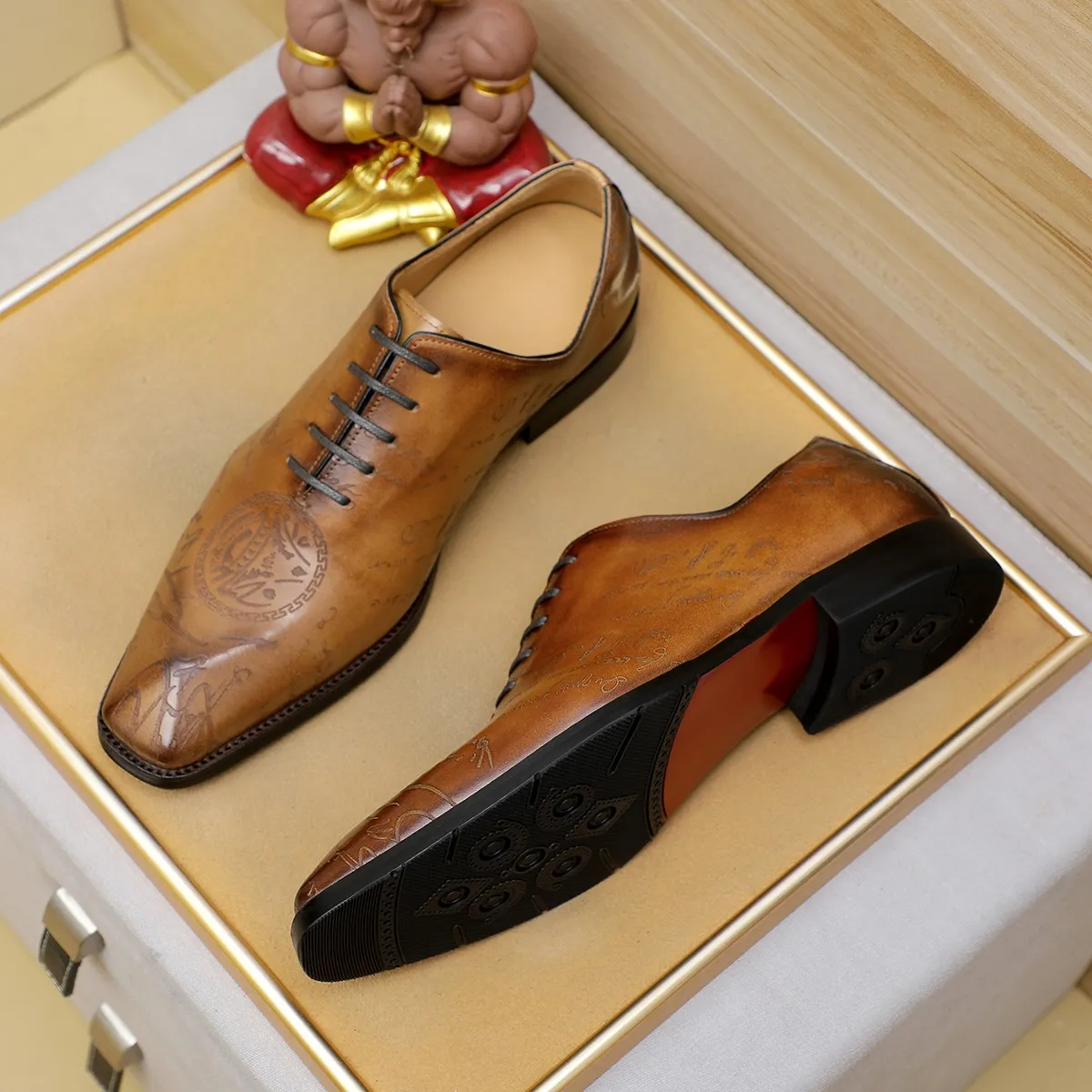 Men's shoes 💰620 💰 Louis Vuitton LV ® Autumn and Winter 🆕 models 🔛Full shoe counter First layer cowhide, 🐂leather lined casual shoes for men, super soft outsole, essential for driving. Counter synchronized original first layer cowhide completely 1:1 mold customization 🌹Top version, 2 colors available! Number: 38-45 (37.46. Customized)